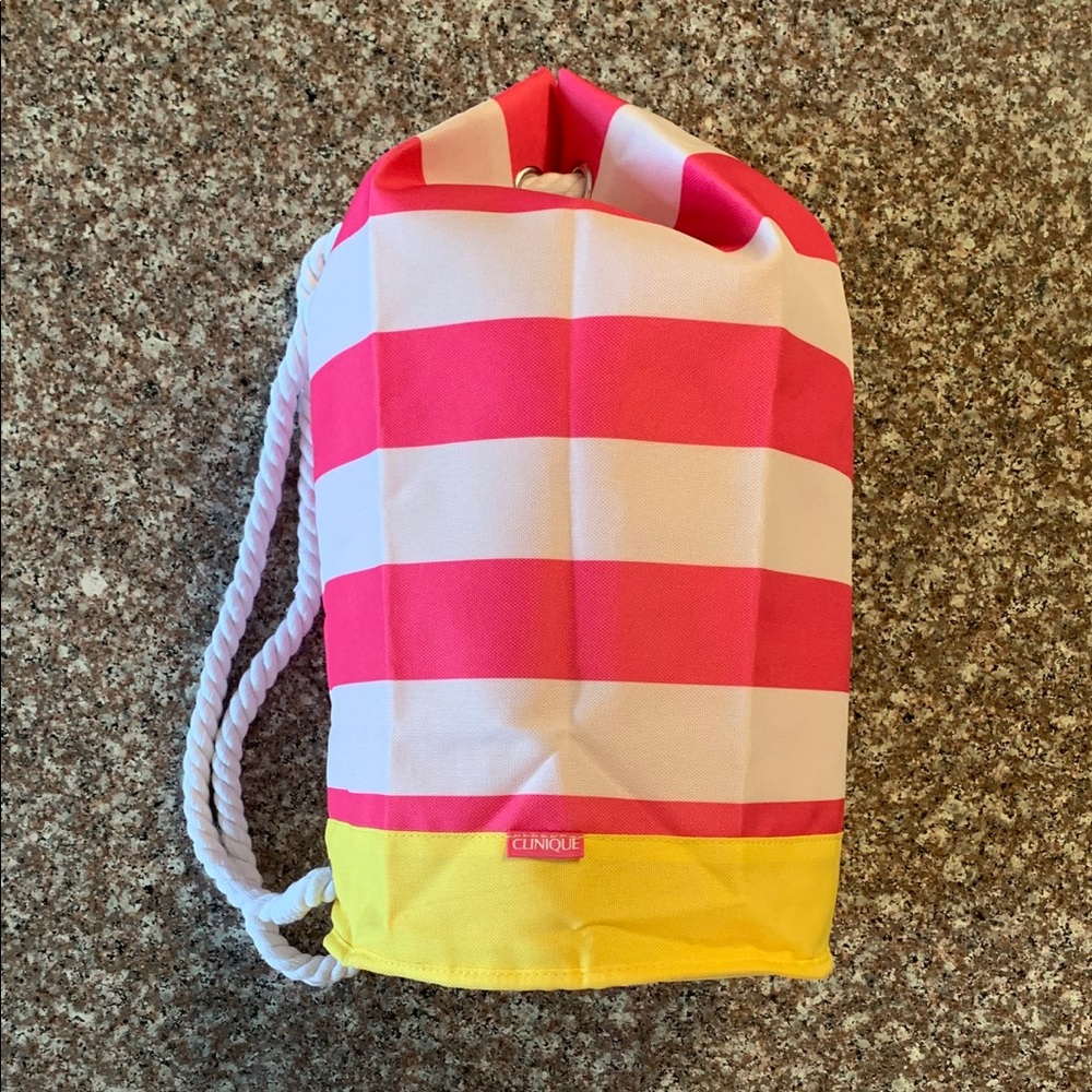 CLINIQUE Barrel Bag NEW!